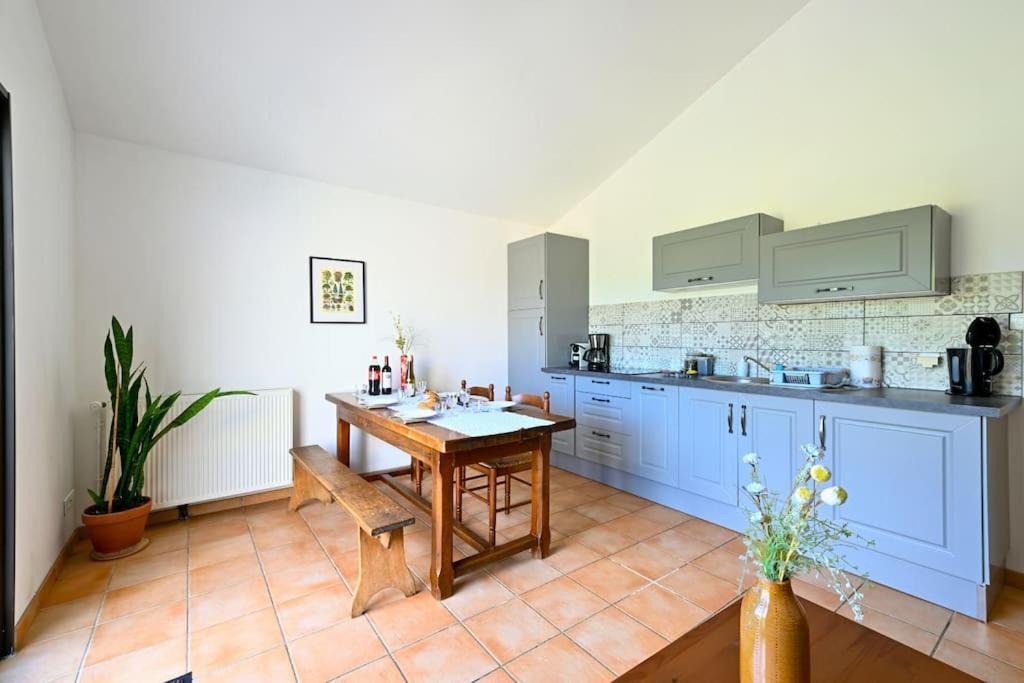 L'Evasion En Pierre Piscine Et Etang Prive Villa Sevremoine Ngoại thất bức ảnh