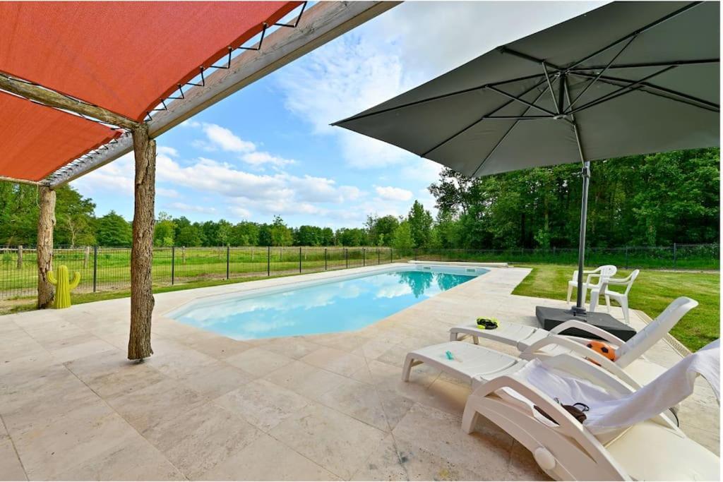 L'Evasion En Pierre Piscine Et Etang Prive Villa Sevremoine Ngoại thất bức ảnh