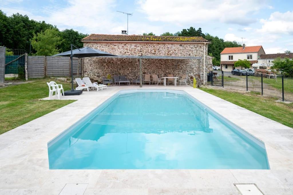 L'Evasion En Pierre Piscine Et Etang Prive Villa Sevremoine Ngoại thất bức ảnh